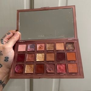 SOLD Huda beauty naughty nude palette